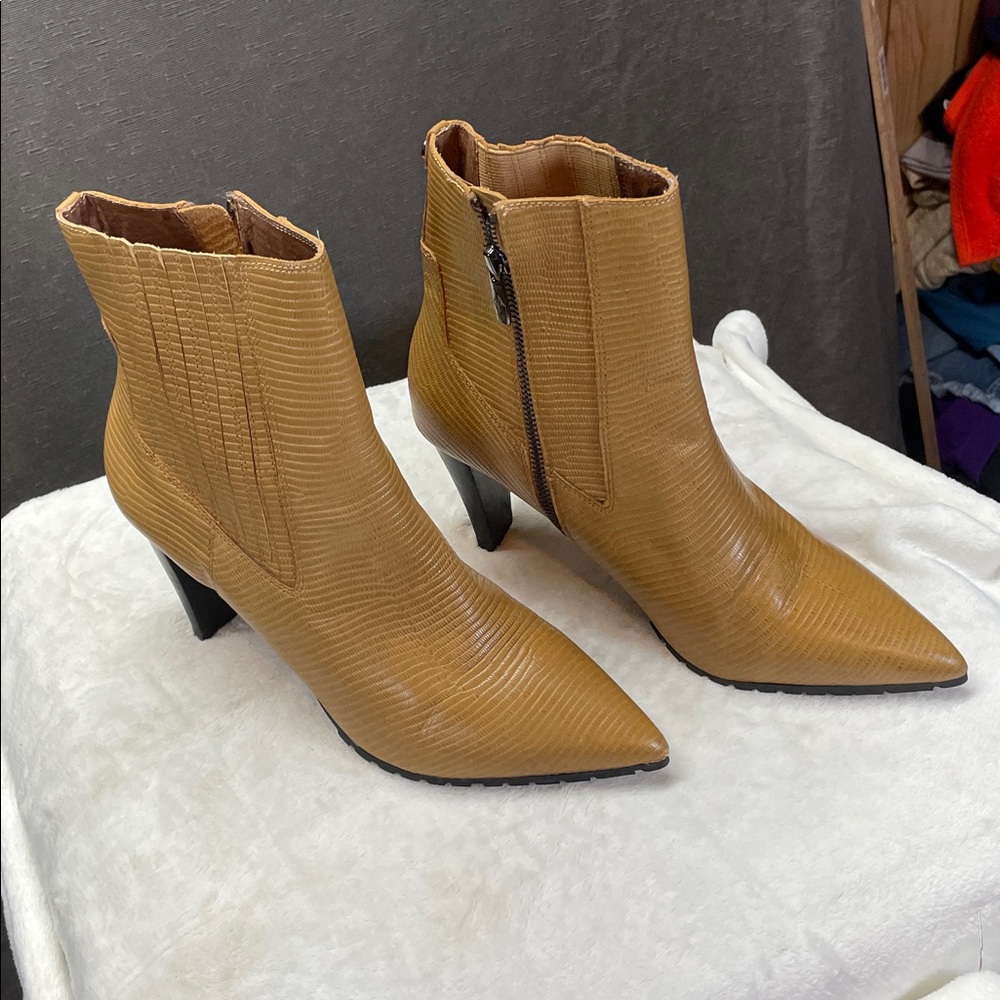 Donald J. Pliner Textured Tan Boots‎